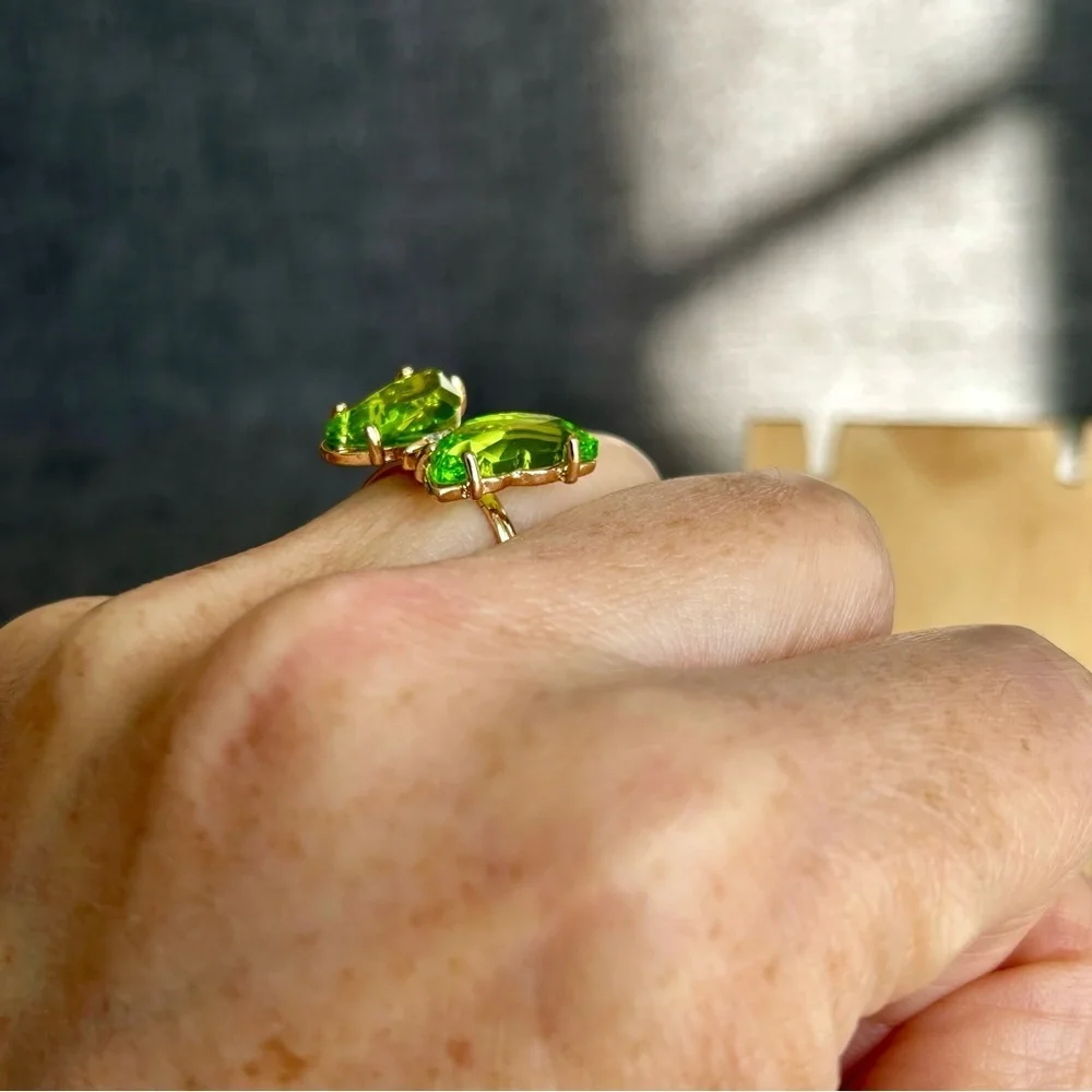 Pretty LIGHT GREEN Butterfly Gemstone Fashion Ring, Gold, Adjustable